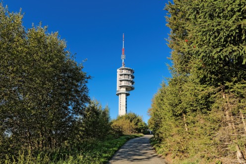 L'antenne du Gibloux vue du chemin d'accès