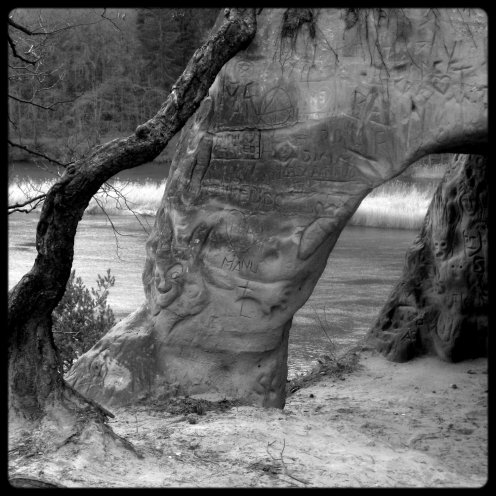 lac-perolles-grotte