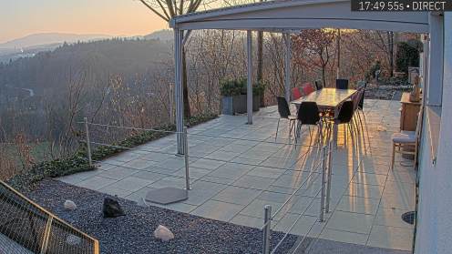 Vue ouest de la terrasse en fin d'après-midi